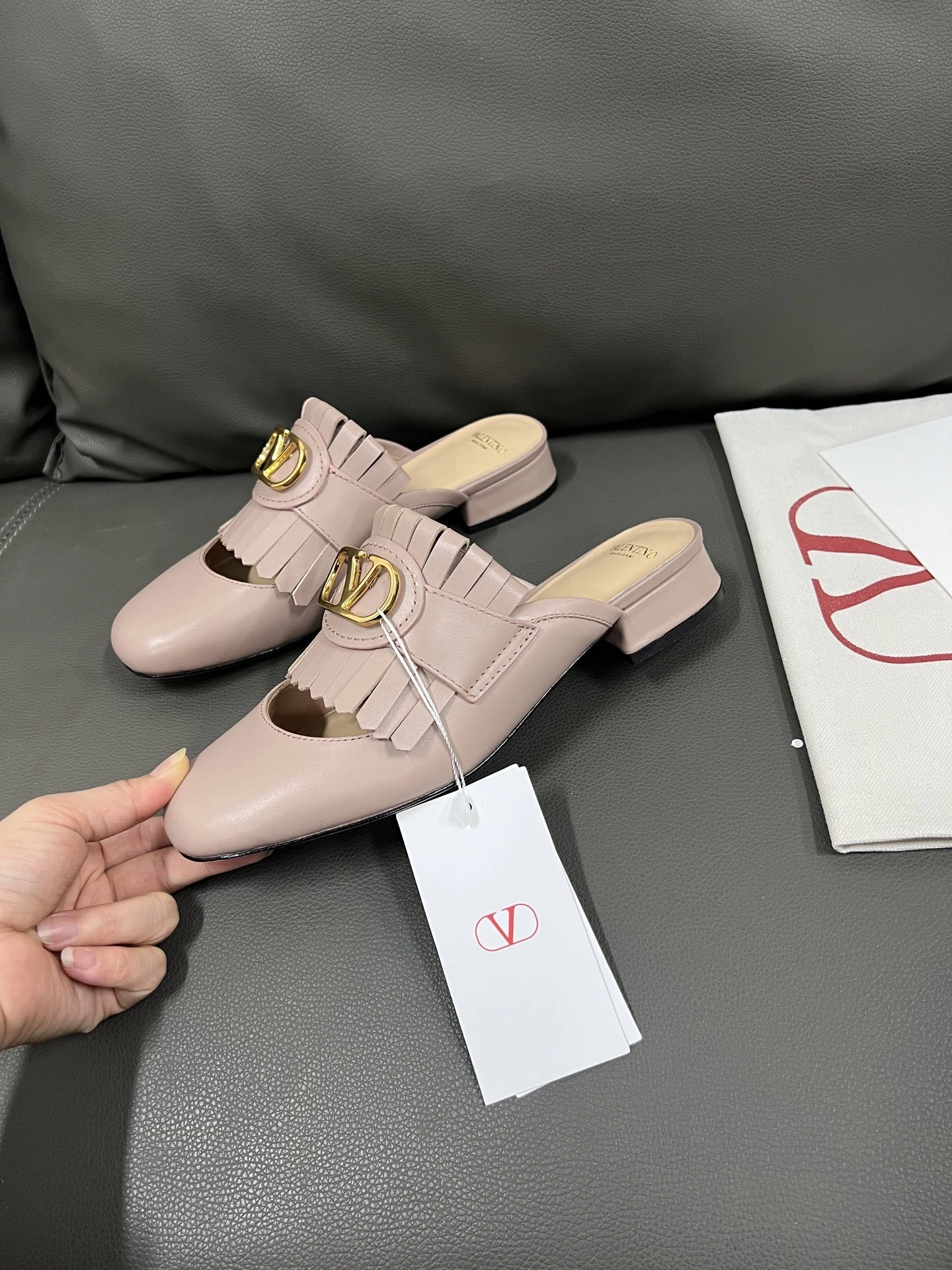COCO-- V1859ti9o 6W2S0LP8DSHW34 Heel height： 2.5CM Calfskin item:E-X194D4042